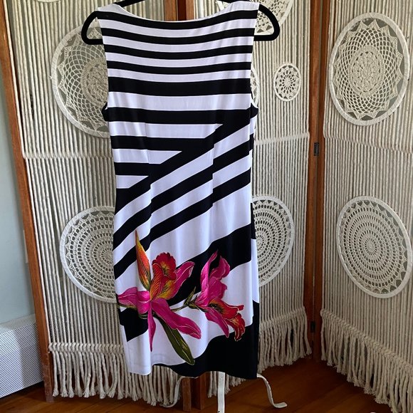 Beautiful Summer Dress - Picture 2 of 2